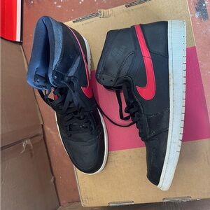 Nike Men's Black and Red Sneakers